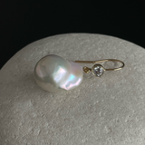 White Topaz×Baroque Pearl Drop Pierce