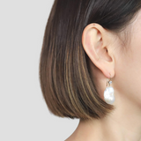 White Topaz×Baroque Pearl Drop Pierce
